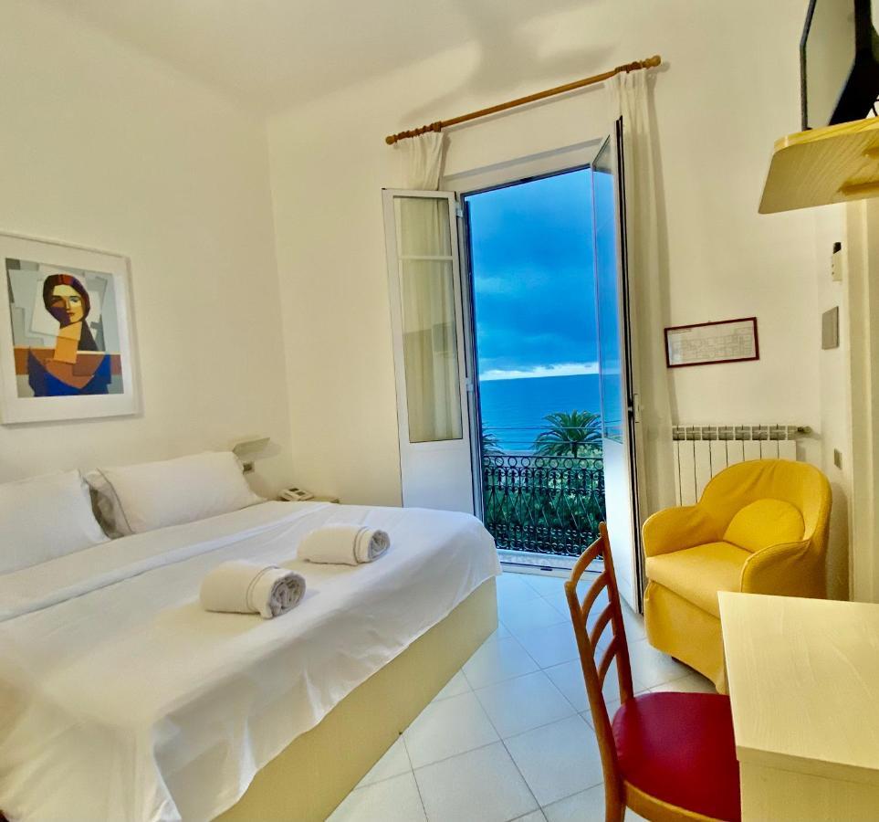 Hotel Alba Chiara Finale Ligure Exterior photo